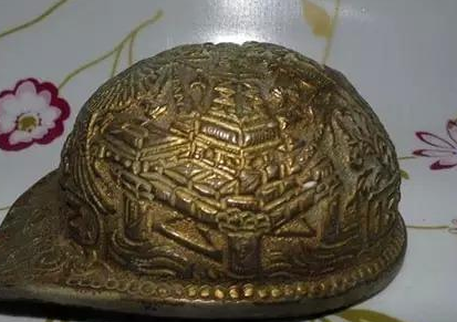 In the Qing Dynasty, the iron hat King's hat was handed down from generation to generation